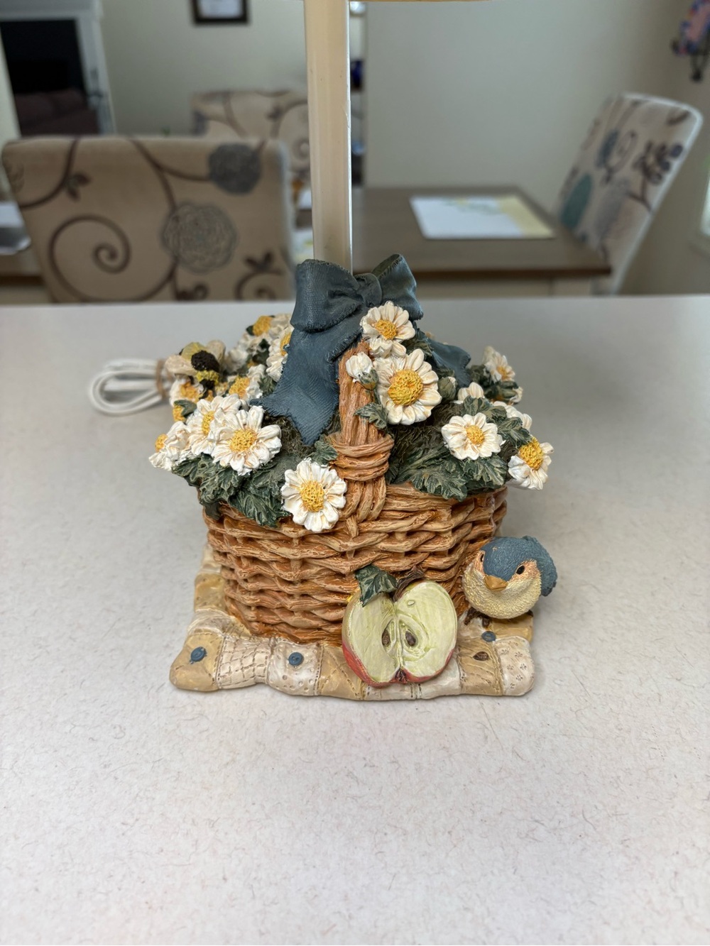 Figi Graphics Table Lamp Daisy Basket / Bird - Picture 2 of 13